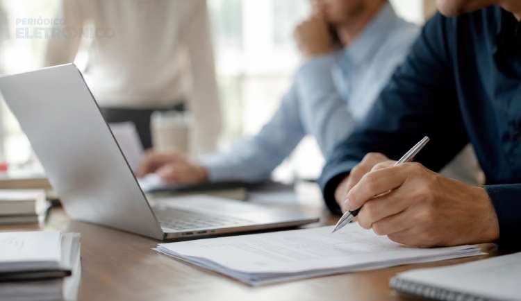 Relatório internacional propõe reformulação do sistema de revisão por pares na ciência